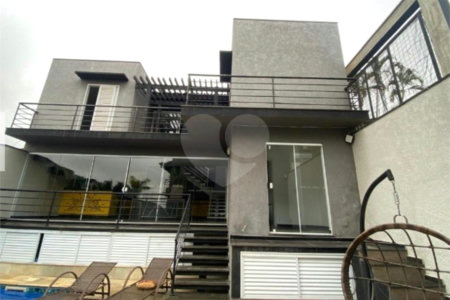 Casa para alugar com 5 quartos, sendo 3 suítes,  em Vila Oliveira, Mogi das Cruzes, SP
