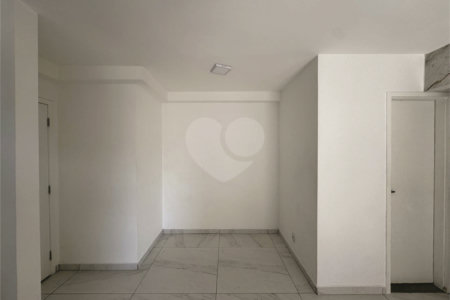 Apartamento à venda com 2 quartos, sendo 1 suíte, em Vila Marina, São Paulo, SP