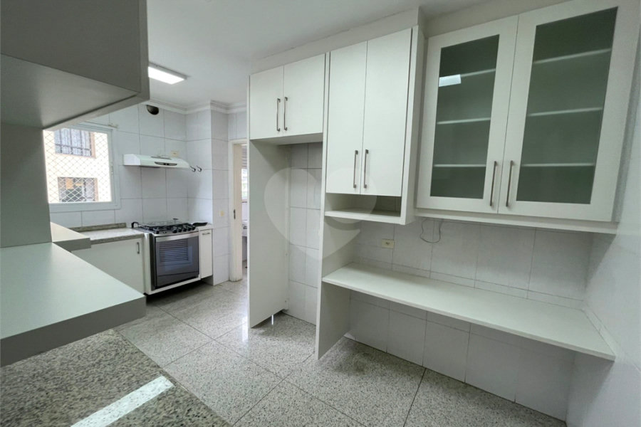 Apartamento à venda ou para alugar com 3 suítes em Morumbi, São Paulo, SP