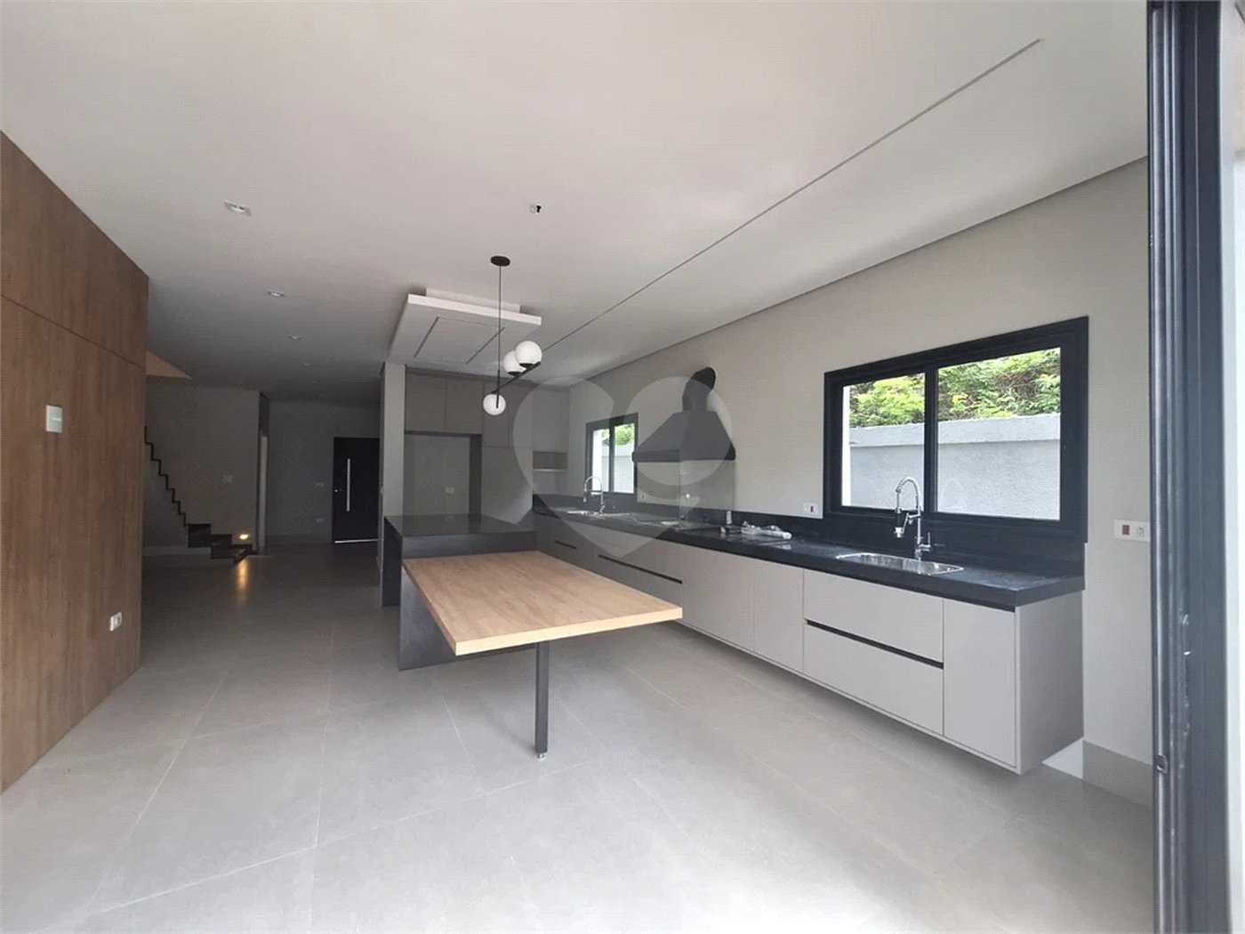 Casa NOVA com 03 suítes , piscina e condomínio com lazer completo!