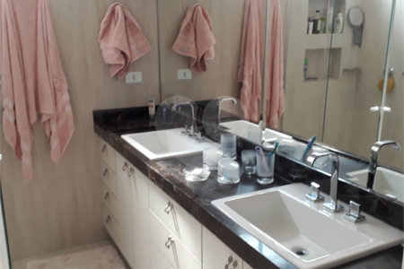 Apartamento à venda com 3 quartos, sendo 2 suítes, em Campo Belo, São Paulo, SP