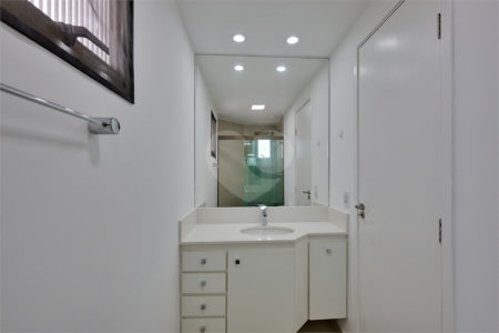 Apartamento à venda com 3 quartos, sendo 1 suíte, em Alto da Boa Vista, São Paulo, SP