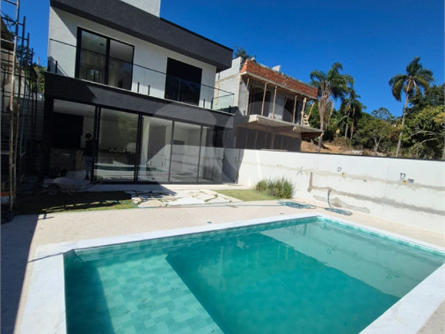 Casa Térrea à venda com 3 quartos, sendo 1 suíte,  em Serra da Cantareira, Mairiporã, SP