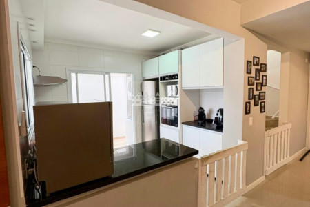 Sobrado à venda com 3 quartos, sendo 1 suíte, em Jardim Paulista, Atibaia, SP