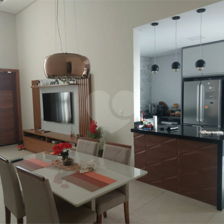 Casa à venda com 3 quartos, sendo 1 suíte, no condomínio Mantova, Indaiatuba - SP
