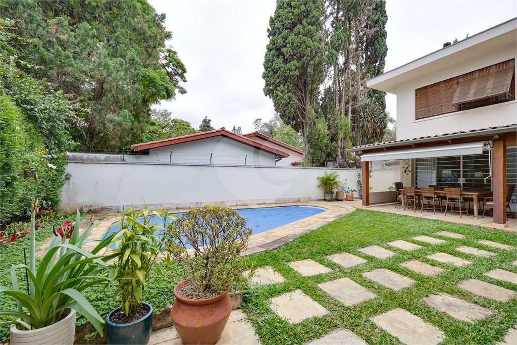 Sobrado à venda com 4 quartos, sendo 1 suíte, em Granja Julieta, São Paulo, SP