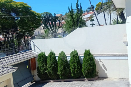 Casa à venda com 3 suítes no condomínio Residencial Jd. Floresta, São Paulo - SP