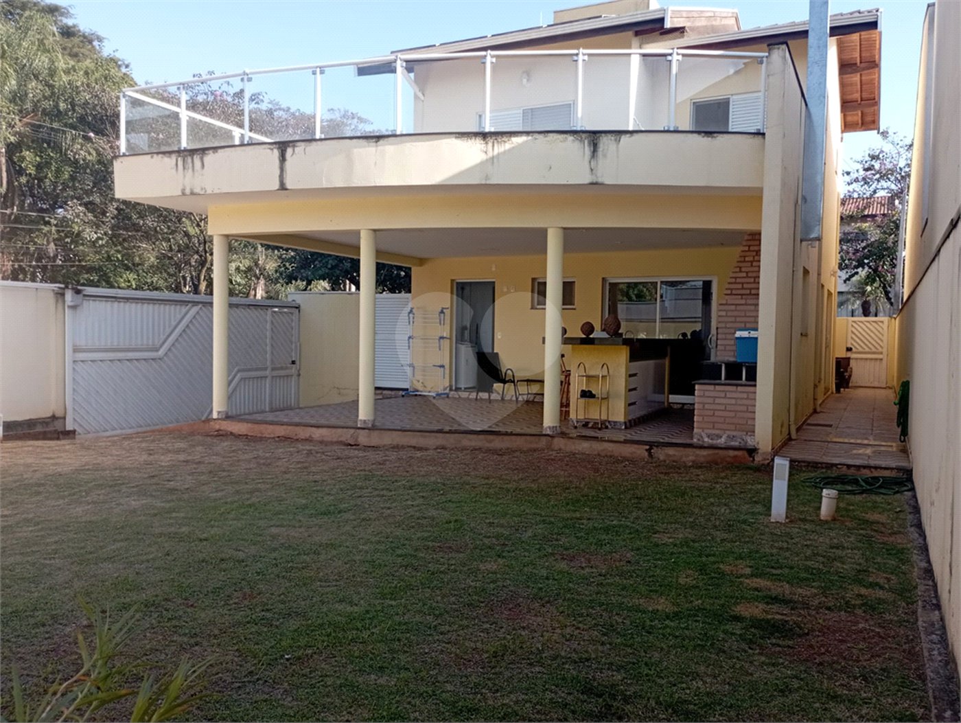 Casa à venda com 3 quartos, sendo 1 suíte, no condomínio Campos do Conde I, Paulínia - SP