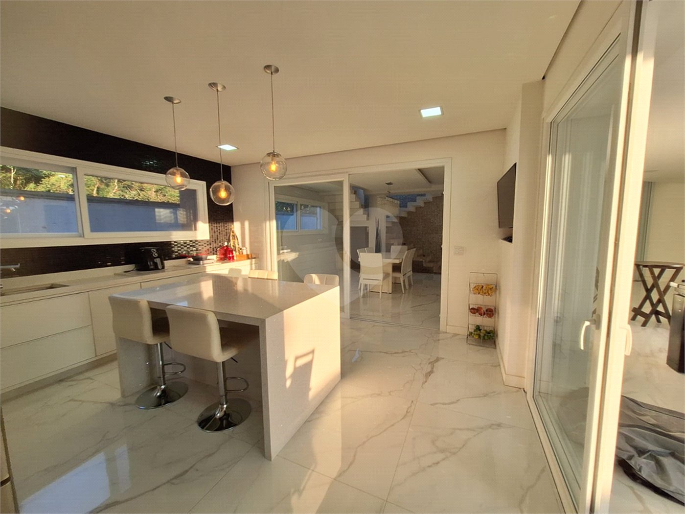 Casa à venda ou para alugar com 4 suítes no condomínio Residencial Monterey Ville, Mogi das Cruzes - SP