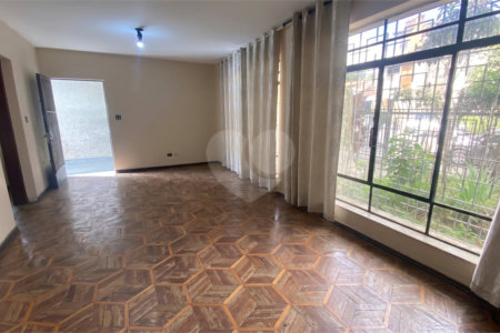 Sobrado à venda ou para alugar com 4 quartos, sendo 1 suíte,  em Parque Colonial, São Paulo, SP