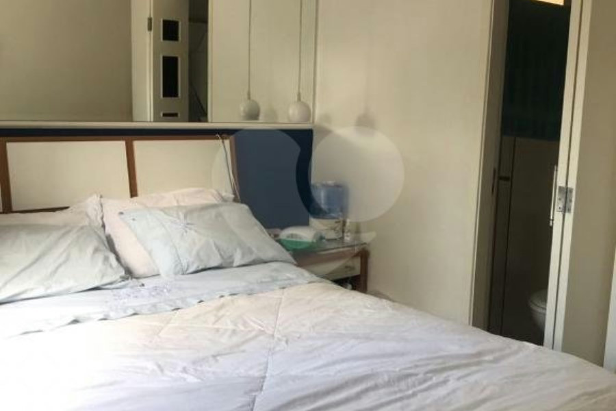 Casa à venda com 2 quartos, sendo 1 suíte, no condomínio Res Santa Inês, São Paulo - SP