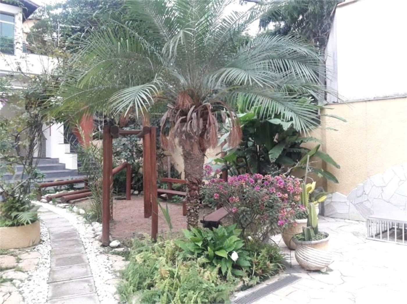 Sobrado à venda com 6 quartos, sendo 2 suítes, em Horto Florestal, São Paulo, SP