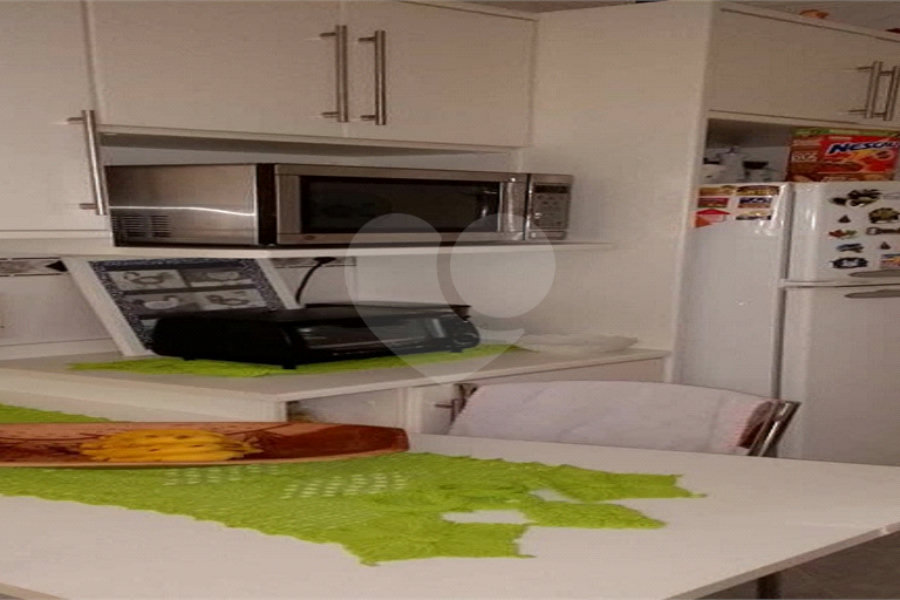 Casa à venda com 3 quartos, sendo 1 suíte, no condomínio Horto Residence, São Paulo - SP