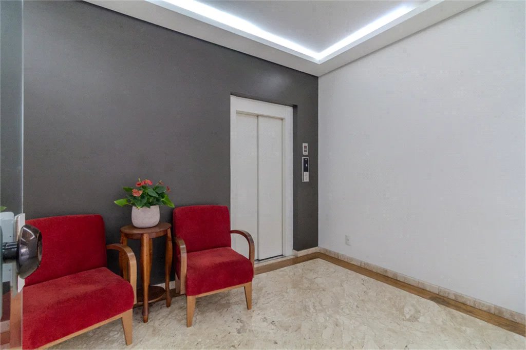 Apartamento à venda com 4 quartos, sendo 2 suítes,  em Vila Hamburguesa, São Paulo, SP