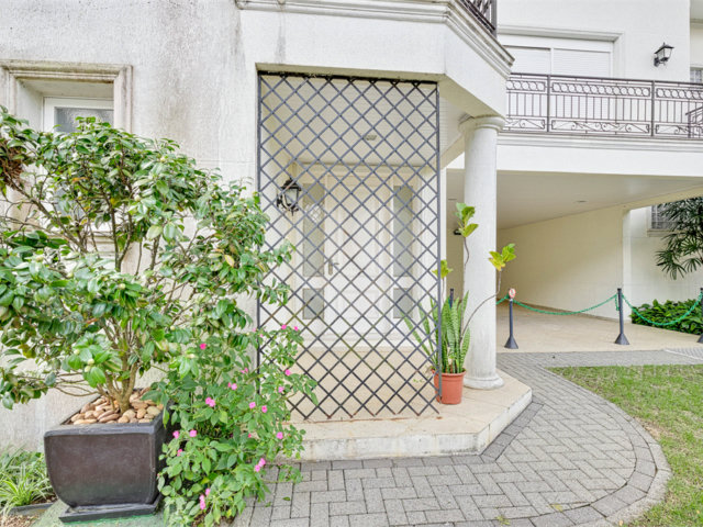 Casa à venda com 4 suítes no condomínio Solar Andaluz, São Paulo - SP