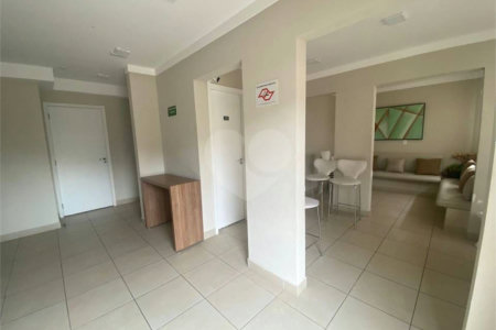 Apartamento à venda com 2 quartos em Vila Zat, São Paulo, SP