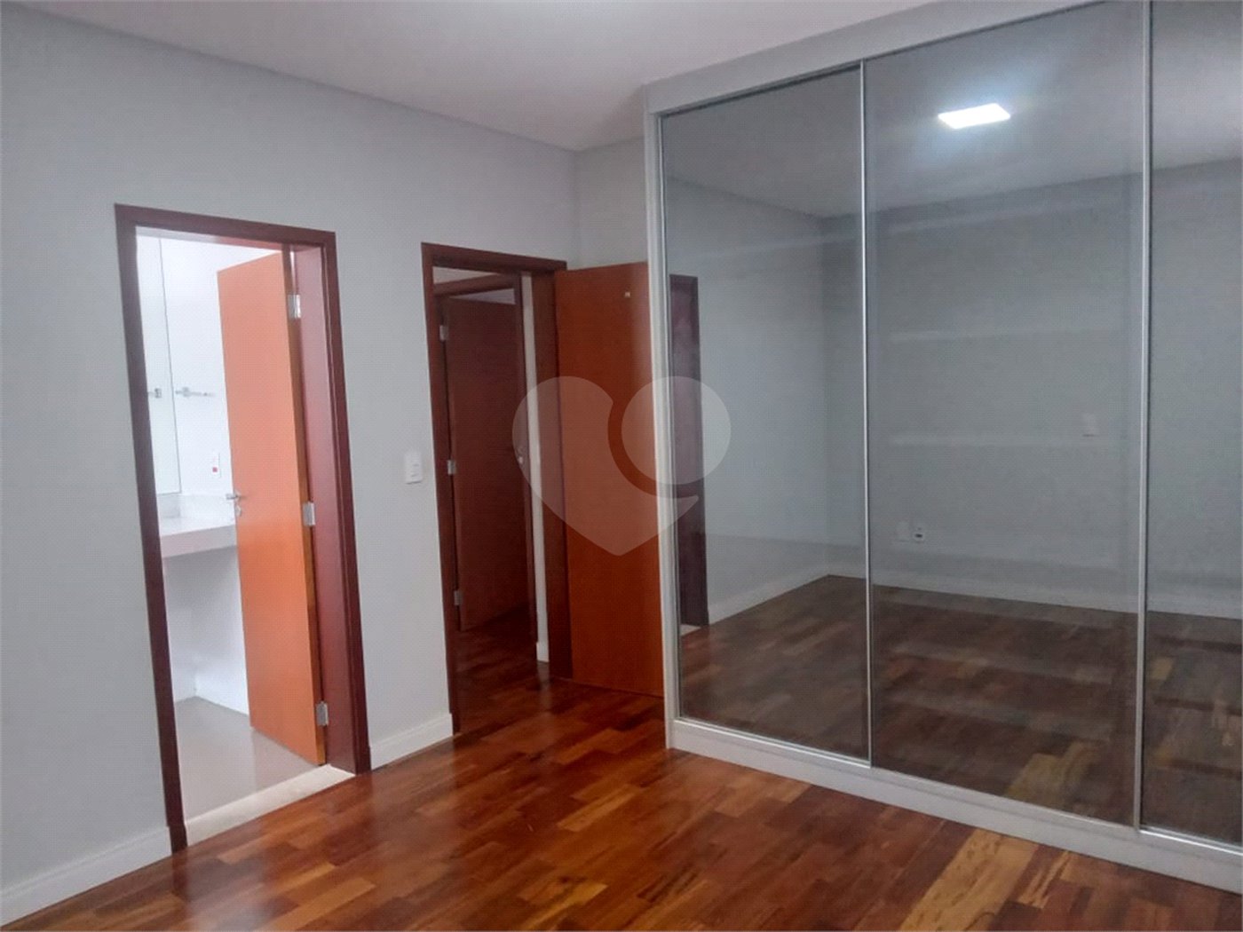 Casa à venda com 4 quartos, sendo 3 suítes,  no condomínio Residencial Montreal, São Carlos - SP