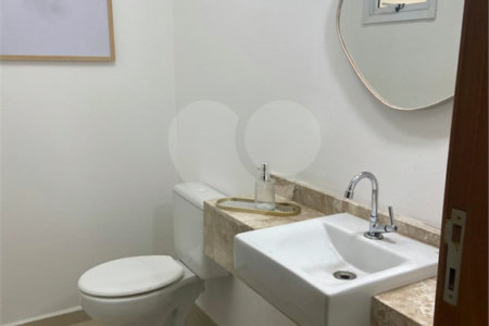 Sobrado à venda com 3 quartos, sendo 1 suíte,  em Vila Pires, Santo André, SP