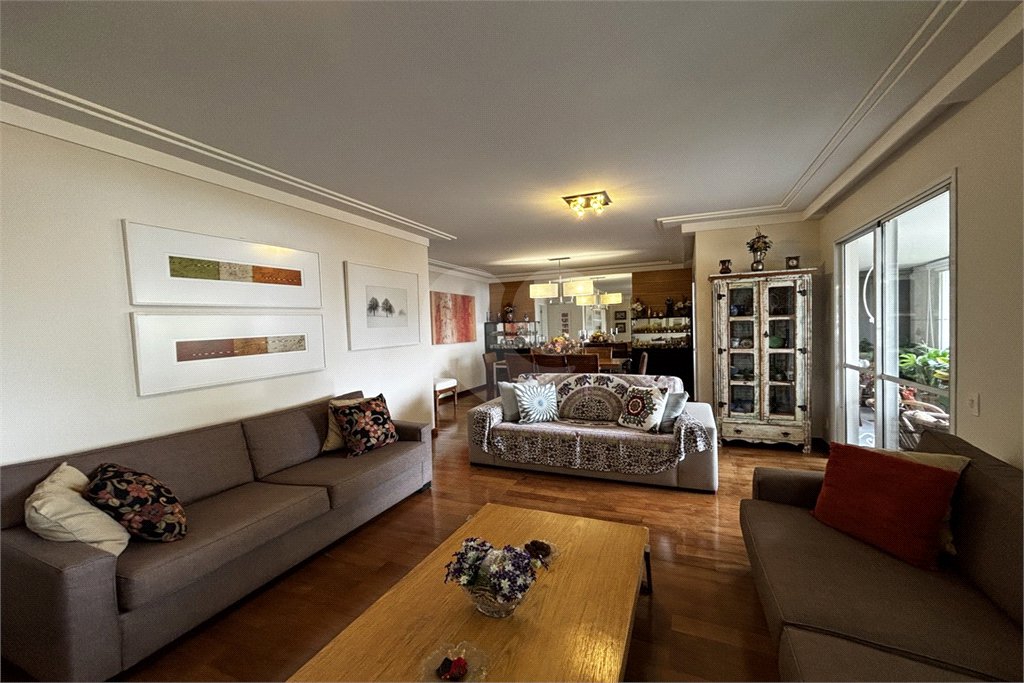 Apartamento para alugar com 3 suítes em Vila Romana, São Paulo, SP