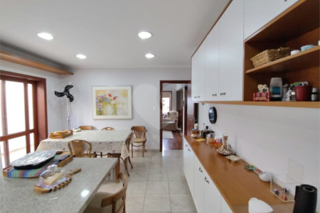 Casa à venda ou para alugar com 3 suítes em Jardim Itália, Itapetininga, SP