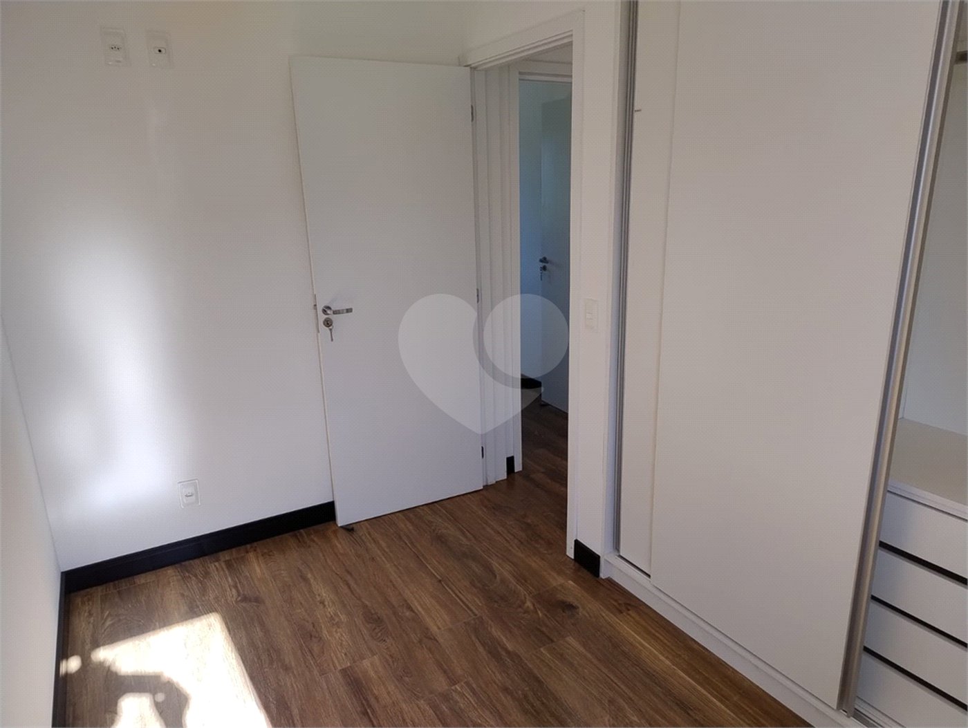 Casa para alugar com 3 quartos, sendo 1 suíte, no condomínio Vila Quinta dos Manacás, Vinhedo - SP