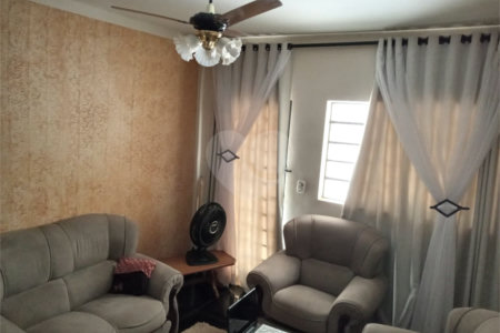 Casa à venda com 2 quartos no Centro, Araraquara, SP