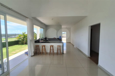 Casa à venda com 4 quartos, sendo 3 suítes,  no condomínio Fazenda Alta Vista, Salto de Pirapora - SP