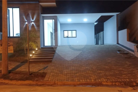 Casa à venda com 3 quartos, sendo 1 suíte, no condomínio Lagos D´icaraí, Salto - SP