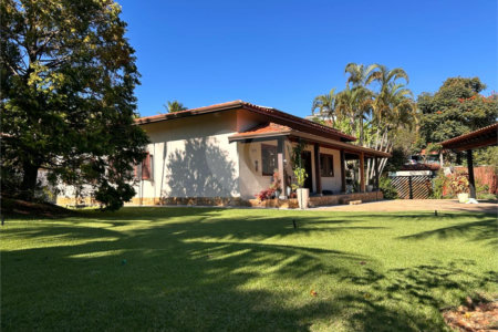Casa à venda ou para alugar com 3 quartos, sendo 1 suíte, no condomínio Recanto Florido, Vinhedo - SP