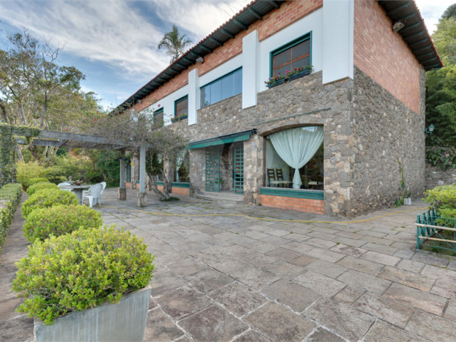 Casa à venda com 4 quartos, sendo 1 suíte,  em Guarapiranga, São Paulo, SP