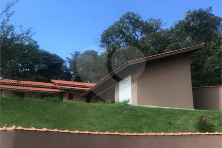 Casa à venda com 3 quartos, sendo 1 suíte,  no condomínio Marf II, Bom Jesus dos Perdões - SP