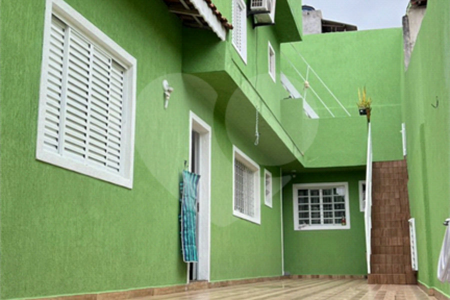 Sobrado à venda com 4 quartos, sendo 1 suíte, em Tremembé, São Paulo, SP