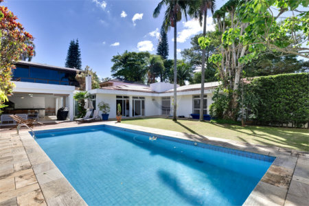 Casa à venda com 4 suítes em Jardim Cordeiro, São Paulo, SP