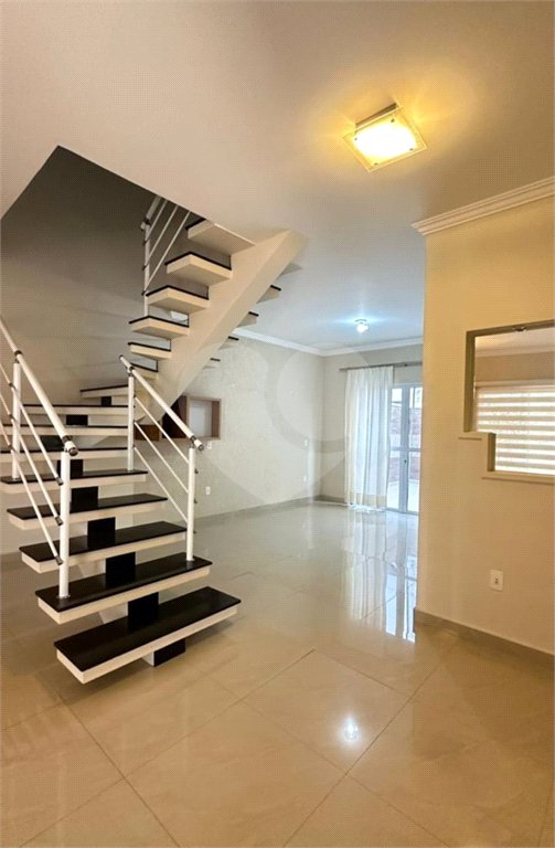 Indaiatuba- Villagio de Itaici- Venda - terreno 150,00 ms - construida 144, 15 ms - 3 dorms, 1 suite, sala, cozinha, wc - R$ 999.900,00 -Área de lazer conta com: Salão de festas - Piscina - Clube - Playground - Academia completamento bancário. Imóvel locado em setembro 2024, venda para investidor,