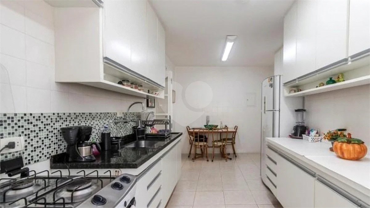Apartamento à venda com 3 quartos, sendo 1 suíte, em Campo Belo, São Paulo, SP