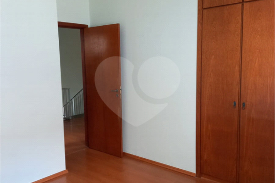 Sobrado à venda com 5 quartos, sendo 2 suítes,  em Tremembé, São Paulo, SP