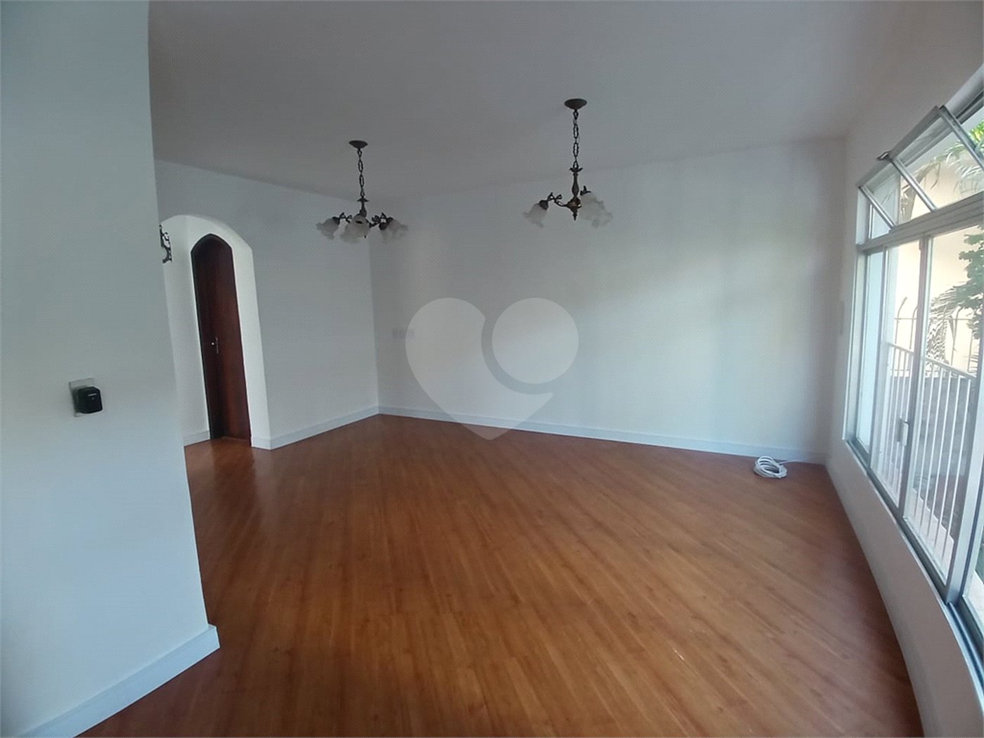 Casa à venda com 4 quartos, sendo 2 suítes, em Vila Gustavo, São Paulo, SP
