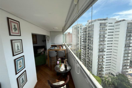 Apartamento à venda com 3 suítes em Indianópolis, São Paulo, SP
