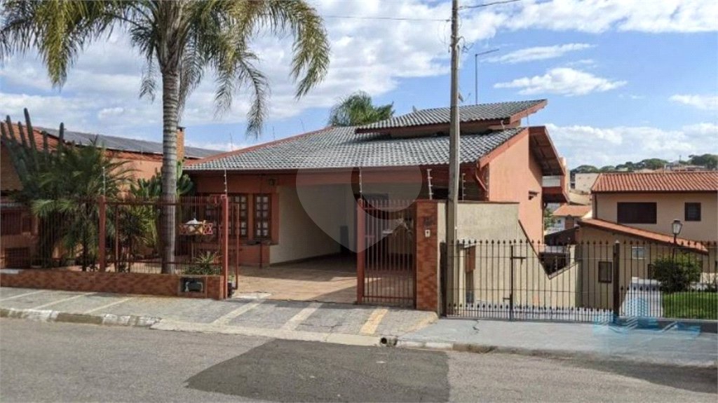 Casa à venda com 3 quartos, sendo 1 suíte, no Centro, Vinhedo, SP