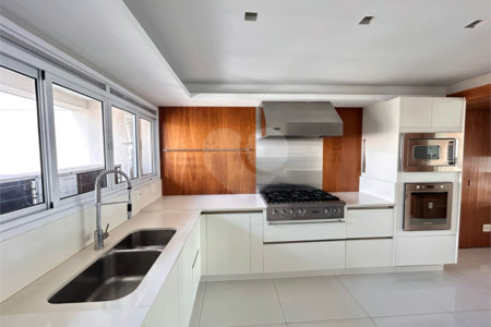 Apartamento à venda com 3 suítes em Moema, São Paulo, SP