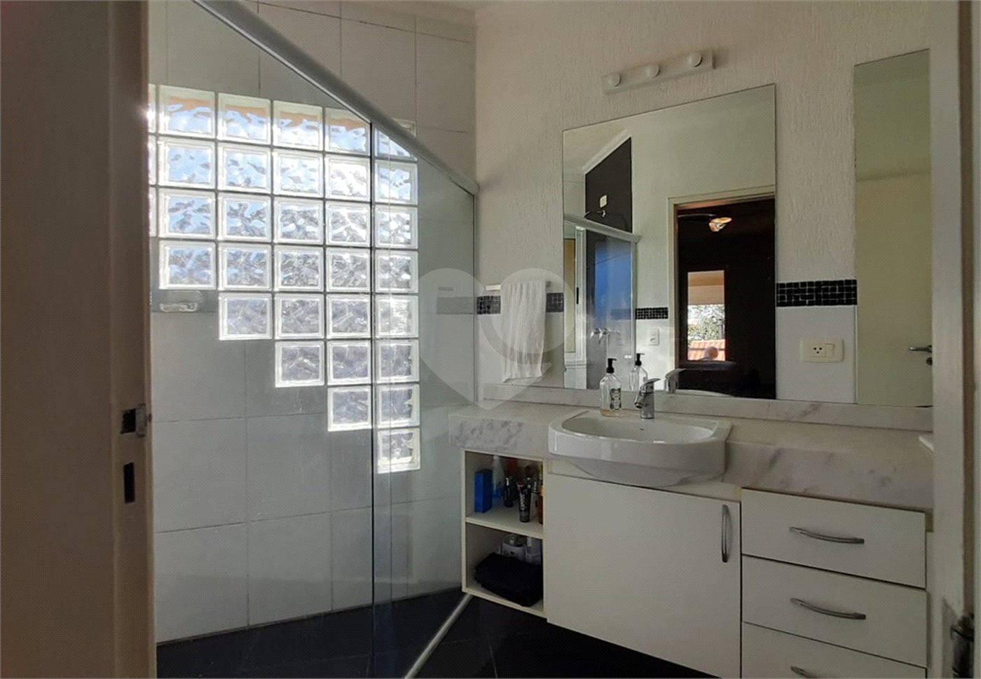 Casa à venda ou para alugar com 4 quartos, sendo 2 suítes, em City América, São Paulo, SP