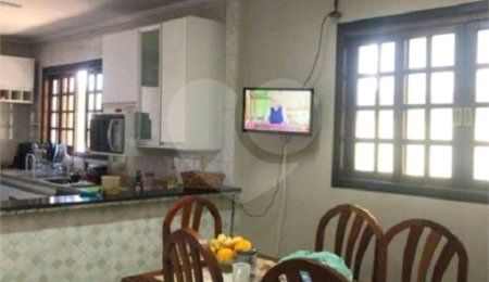 Sobrado à venda com 4 quartos, sendo 3 suítes,  em Vila Irmãos Arnoni, São Paulo, SP