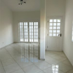 Casa à venda com 4 quartos, sendo 1 suíte,  no condomínio Jardim das Acácias, Cotia - SP