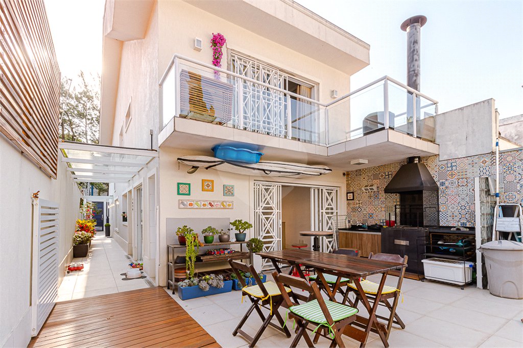 Casa à venda com 3 quartos, sendo 1 suíte, em Alto da Boa Vista, São Paulo, SP