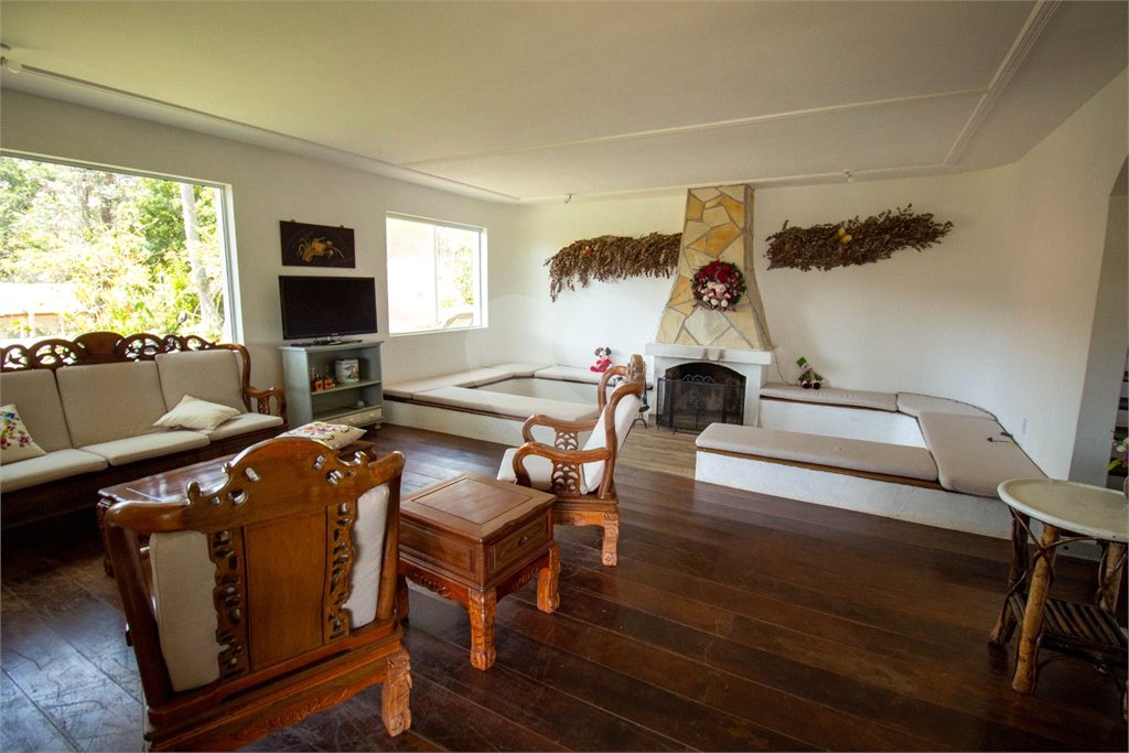 Sítio à venda com 7 quartos, sendo 6 suítes, em Jardim Santa Vitória (canguera), São Roque, SP
