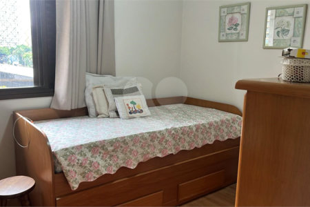 Apartamento à venda com 3 quartos, sendo 1 suíte,  em Jardim das Acácias, São Paulo, SP