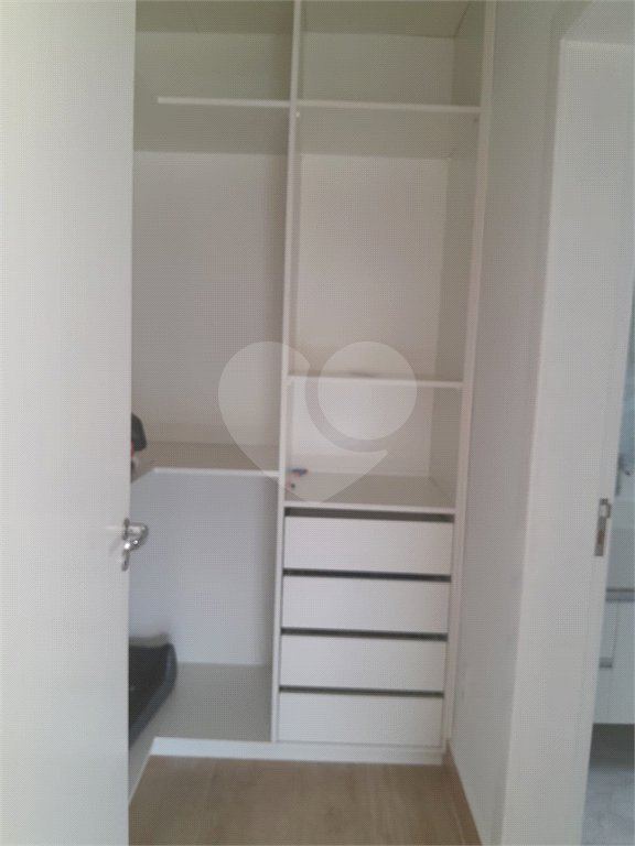 Casa à venda com 3 suítes em Moinho Velho, Cotia, SP