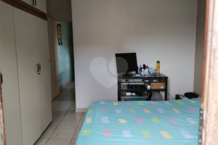 Sobrado à venda com 4 quartos, sendo 1 suíte, em Jardim Monte Kemel, São Paulo, SP