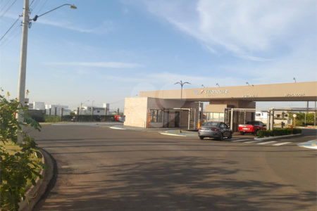 Casa Nova à Venda no Condomínio Villeneuve, São Carlos