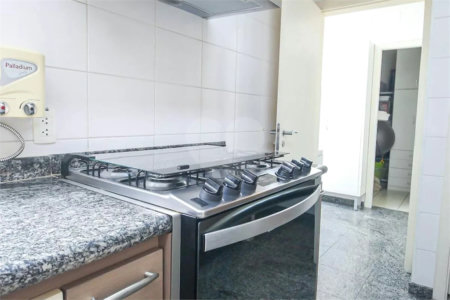 Apartamento à venda com 3 suítes em Real Parque, São Paulo, SP